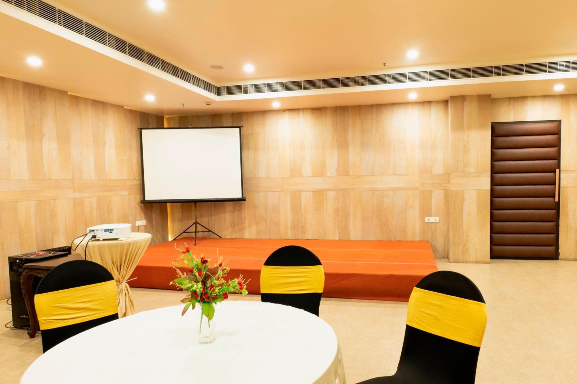 Hotel Prism - A Boutique Hotel จอร์ฮัต ภายนอก รูปภาพ