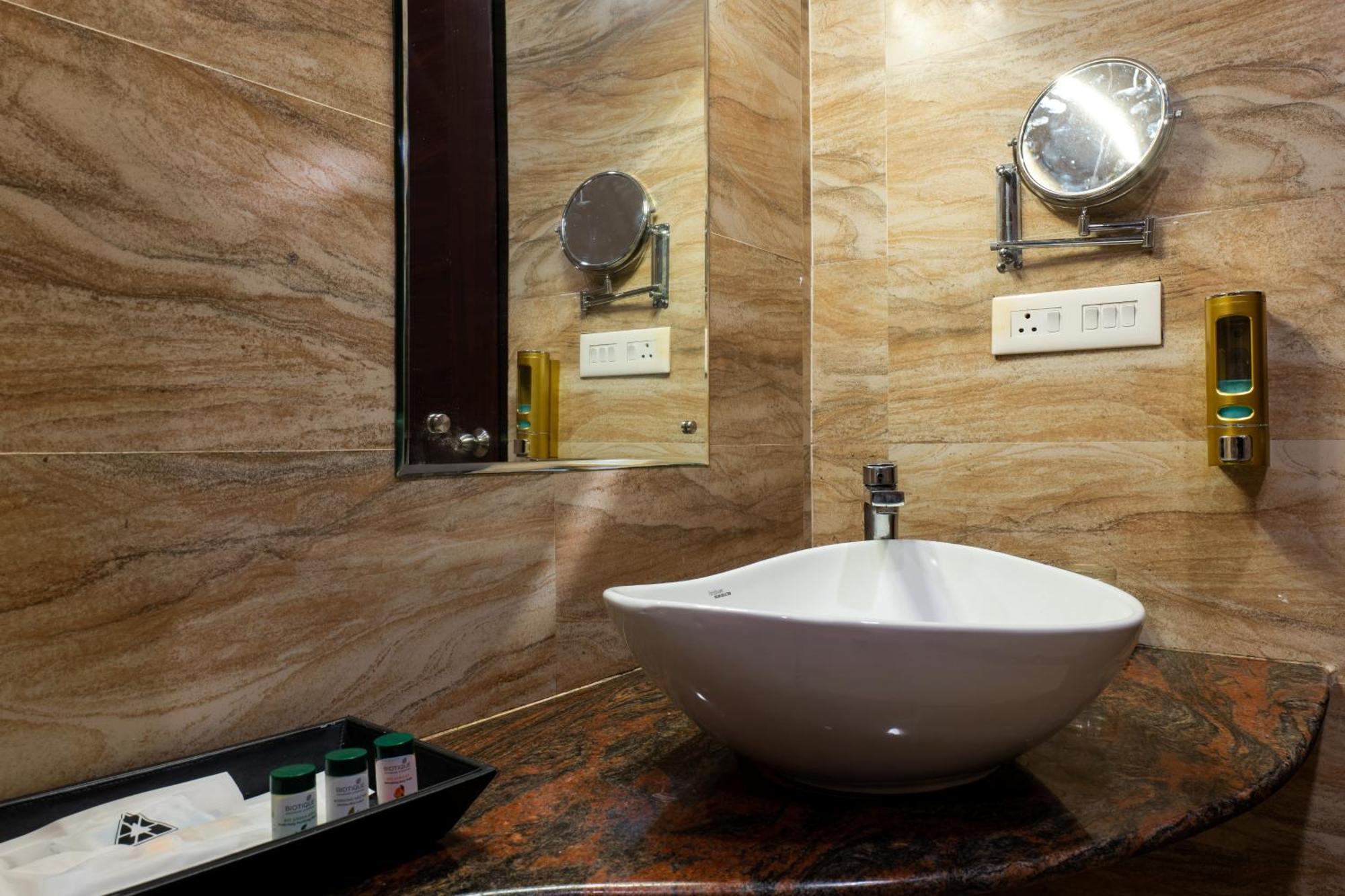 Hotel Prism - A Boutique Hotel จอร์ฮัต ภายนอก รูปภาพ